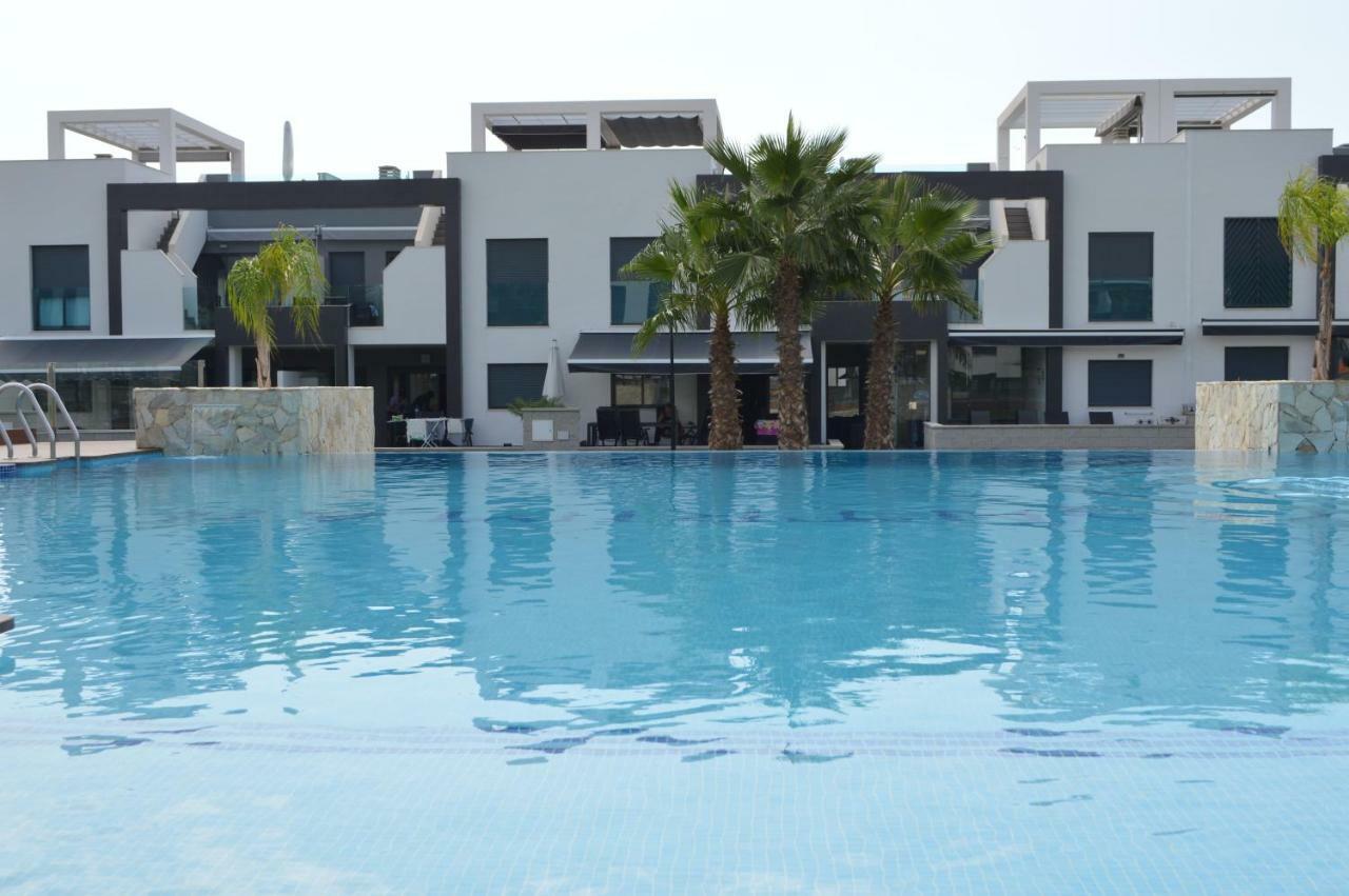 Oasis F 3003 Apartment