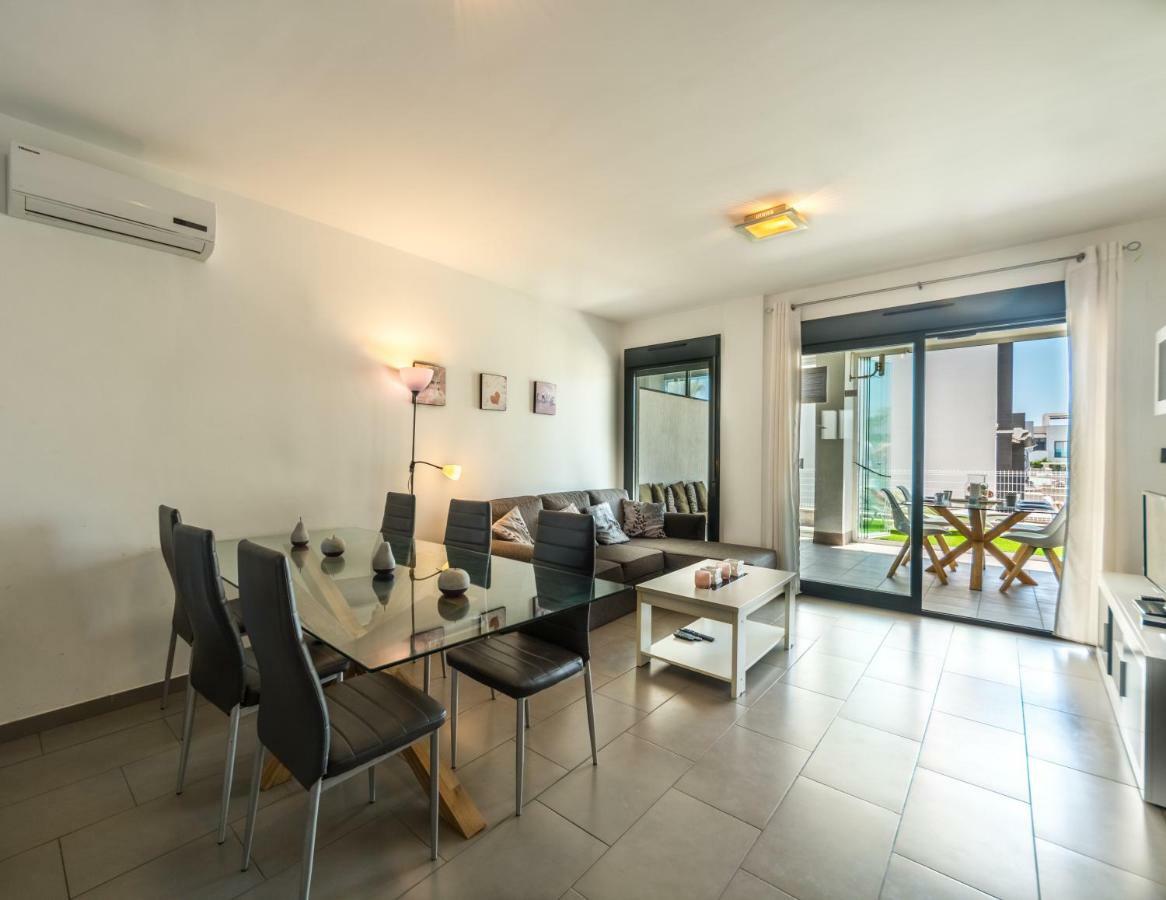 Oasis F 3003 Apartment